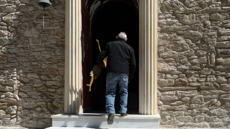 Κορονοϊος: Στον εισαγγελέα ιερέας που άνοιξε εκκλησία στο Πικέρμι
