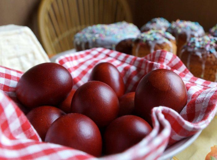 Γιατί σήμερα Μεγάλη Πέμπτη βάφουμε κόκκινα αυγά