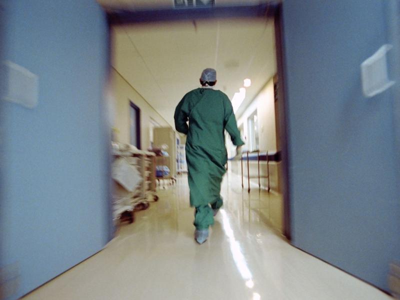 Υγεία: Χαράτσι από 300 ως 2.000 ευρώ για τα απογευματινά χειρουργεία