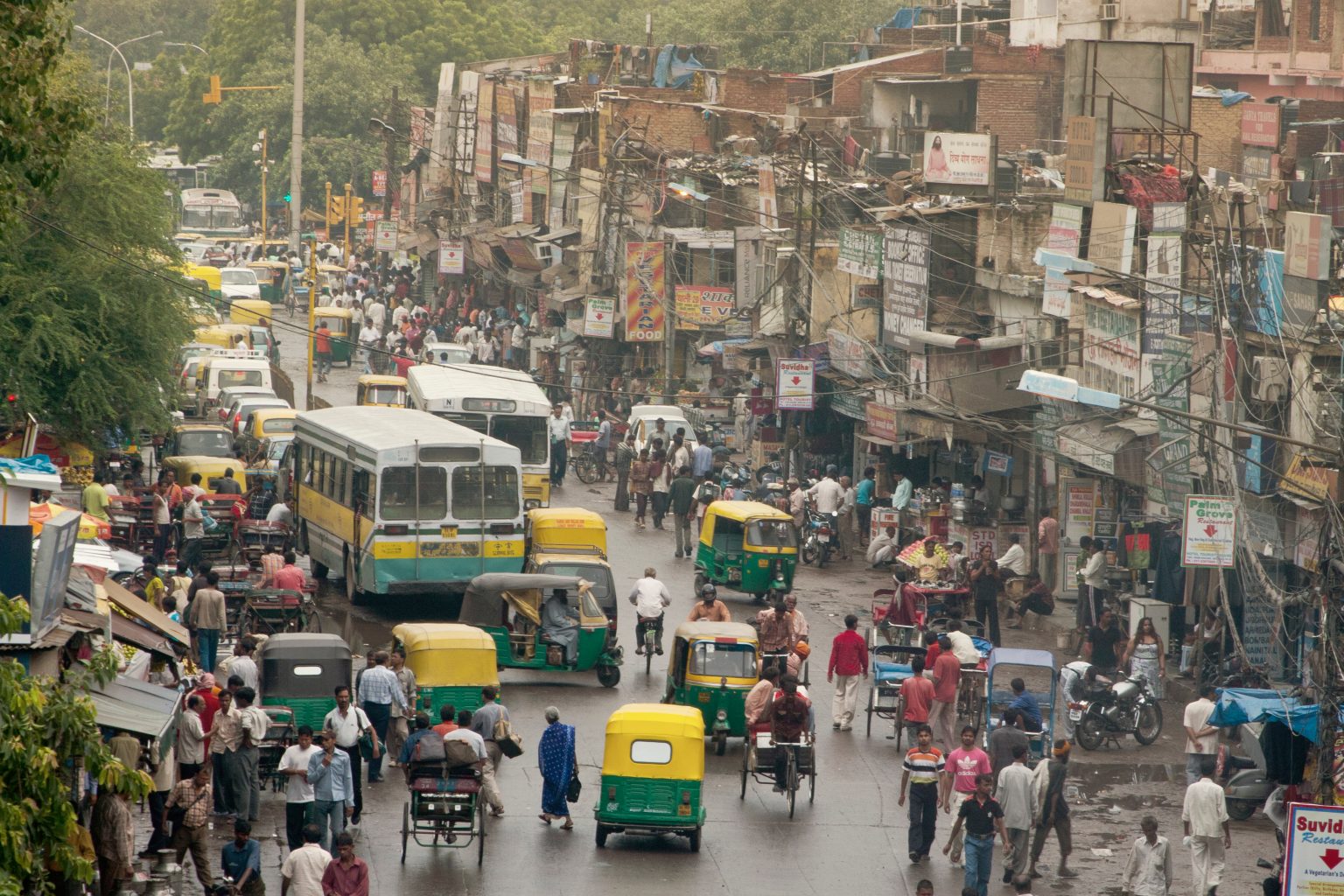 «Μυστήριο» με τη μείωση των θανάτων στην Ινδία εν μέσω πανδημίας κορονοϊού