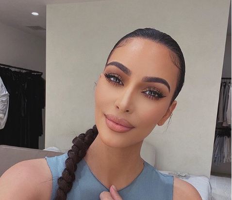 Kim Kardashian: Το νέο make up tutorial για να όλες εμάς που δουλεύουμε από το σπίτι