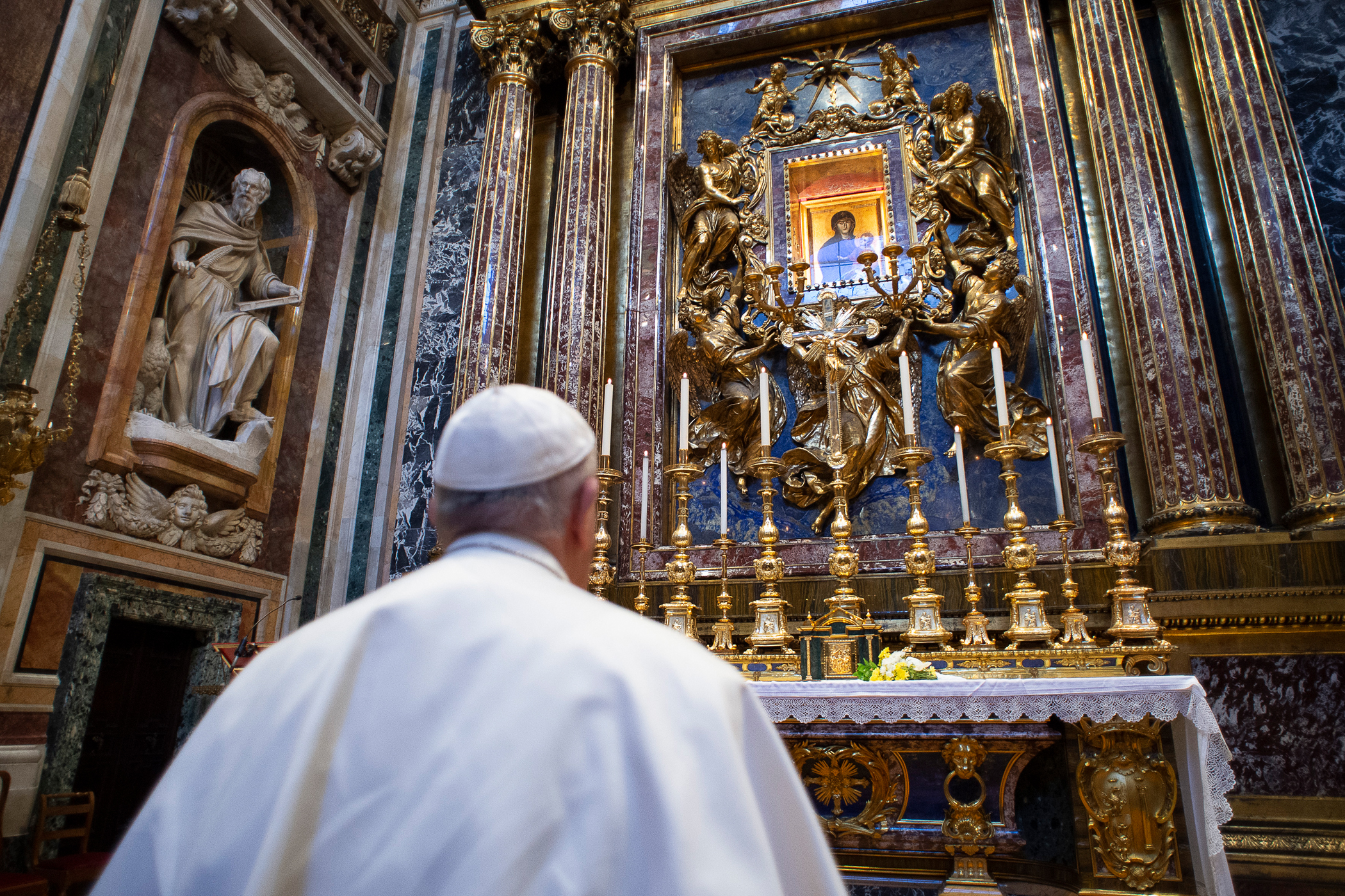 Πάπας: O κανόνας της αγαμίας των καθολικών κληρικών θα μπορούσε και να αναθεωρηθεί