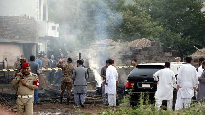 Τραγωδία στο Πακιστάν – Συντριβή αεροσκάφους με 107 επιβαίνοντες (vid)