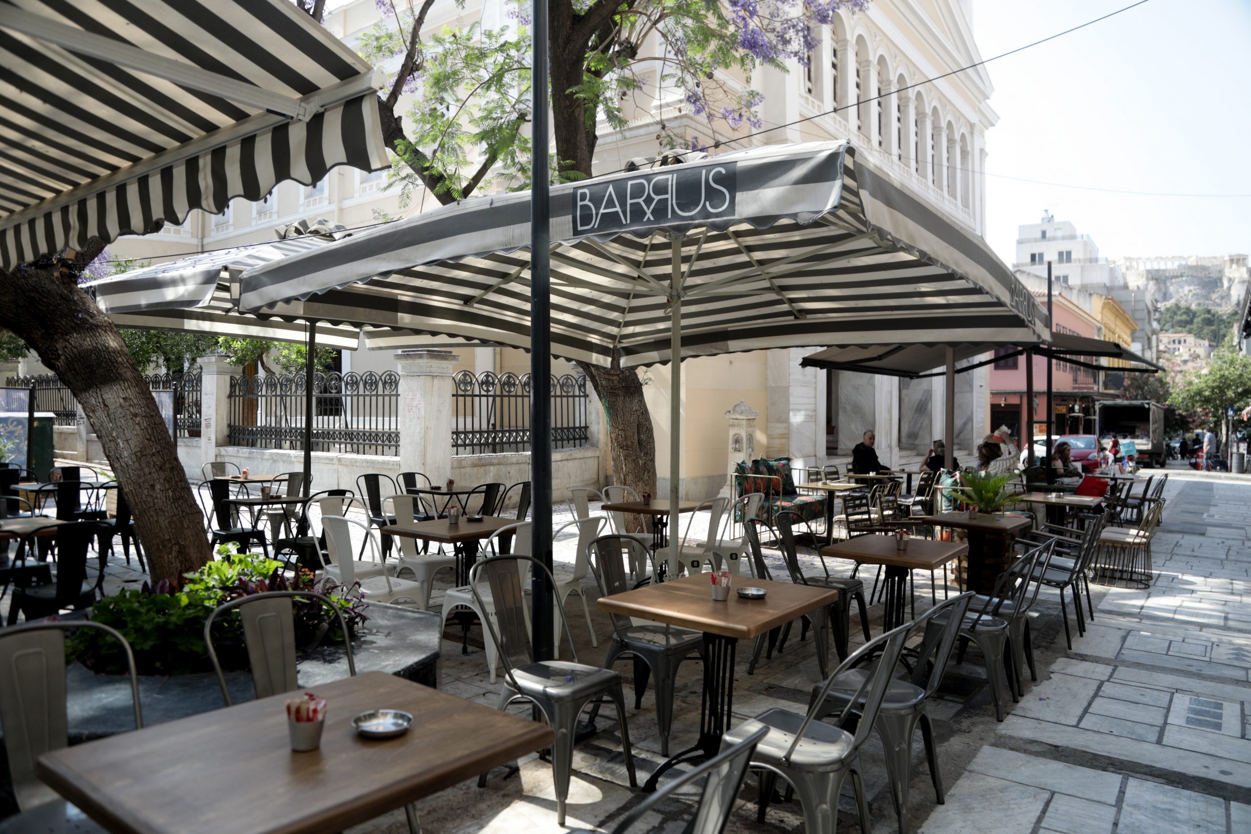 Lockdown: «Μόνη ελπίδα να αλλάξουμε μέτρα! Να ανοίξουν καφέ, εστιατόρια» λέει ο Βασιλακόπουλος