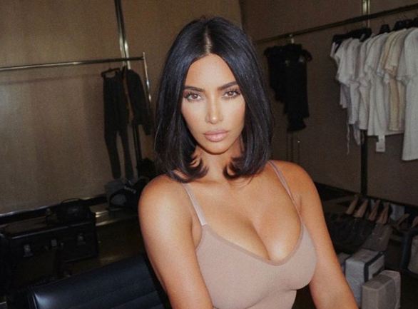Kim Kardashian: Για μια ακόμη φορά ποζάρει topless
