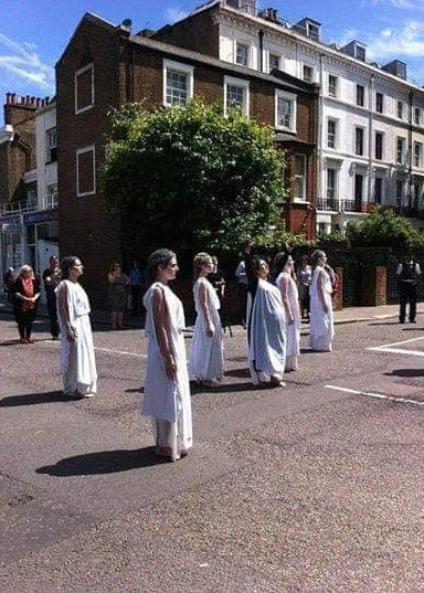 Οι Καρυάτιδες βγήκαν βόλτα στο Λονδίνο…(pics)