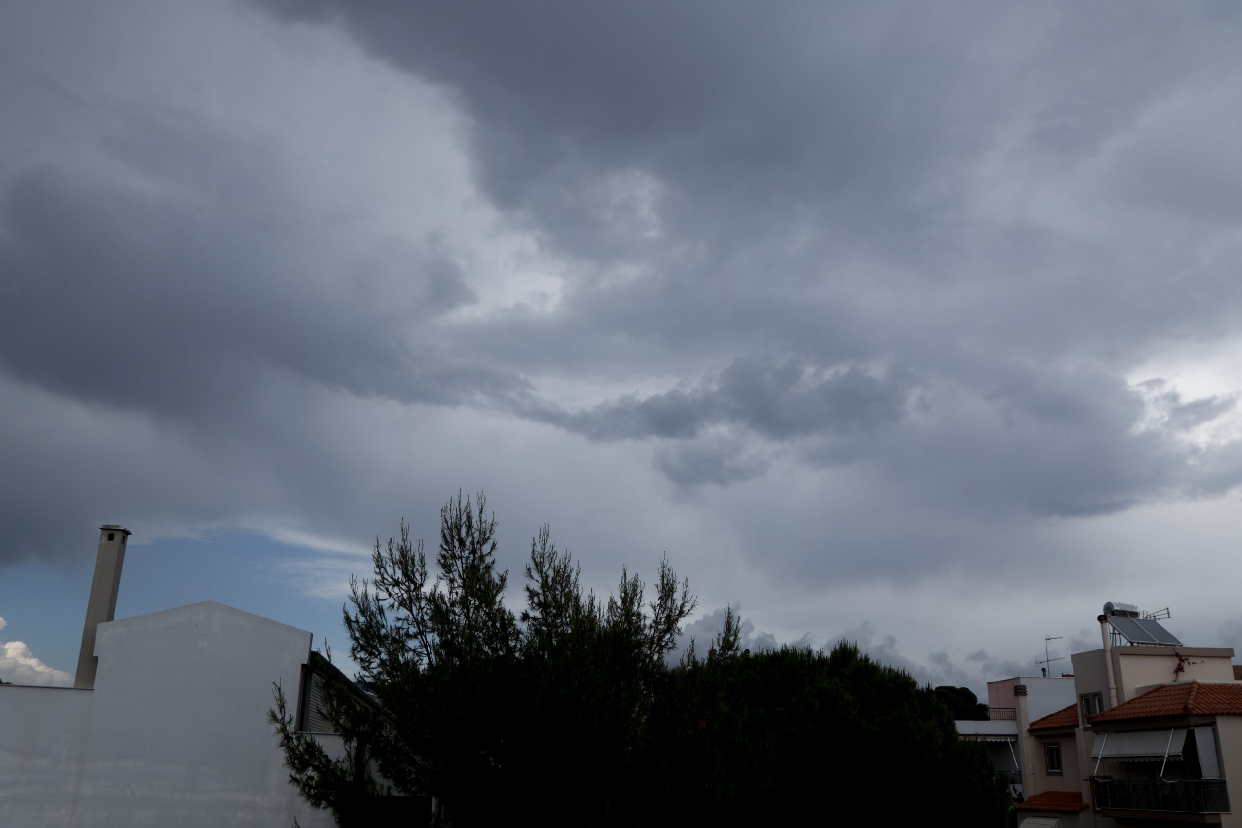 Καιρός: Μια «ψυχρή λίμνη» πάνω από την Ελλάδα προκαλεί καταιγίδες και χαλαζοπτώσεις! video