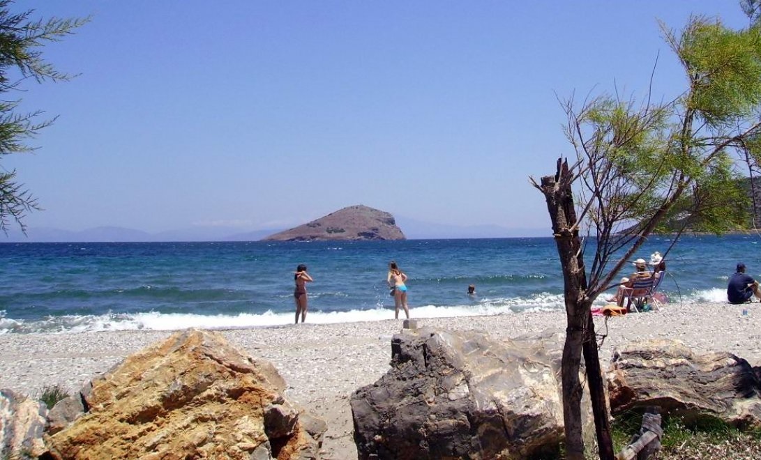 DailyMail: Η Ελλάδα ενδέχεται να μπει στην πράσινη λίστα για τους Βρετανούς τουρίστες από 19 Ιουλίου