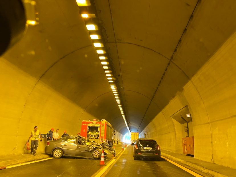 Σοβαρό τροχαίο μέσα σε τούνελ στην Εγνατία – Ουρές οχημάτων (pics)