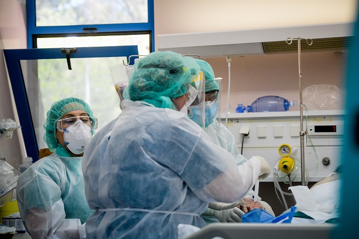 Κορονοϊός: Επικίνδυνες εξαιρέσεις γιατρών στα νοσοκομεία