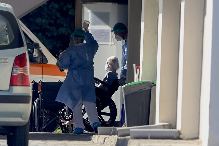 Κορονοϊός: Τουλάχιστον δέκα κρούσματα σε γηροκομείο της Αθήνας