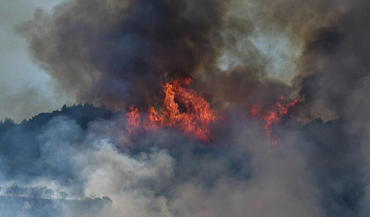 Νέα φωτιά τώρα στην Κύπρο κοντά σε κατοικημένη περιοχή