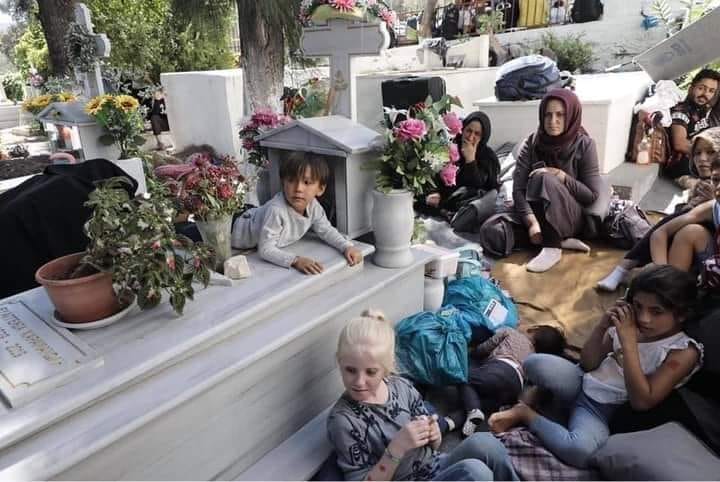 Λέσβος: Σε εκκλησίες και νεκροταφεία μένουν οι περιπλανώμενοι μετανάστες -  <a href=