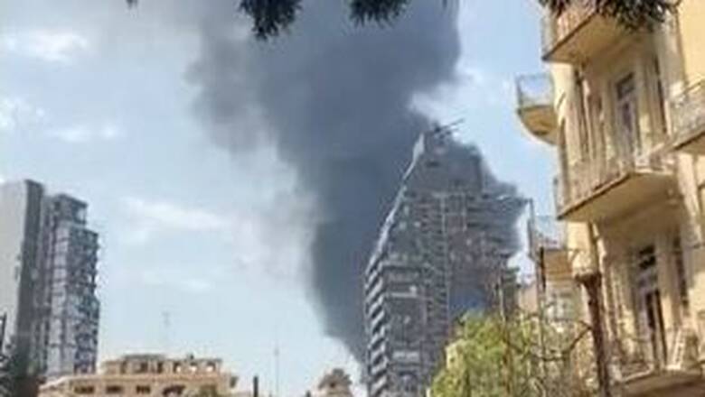 Reuters: Μεγάλη φωτιά στο λιμάνι της Βηρυτού ένα μήνα μετά τη φονική έκρηξη ( vid)