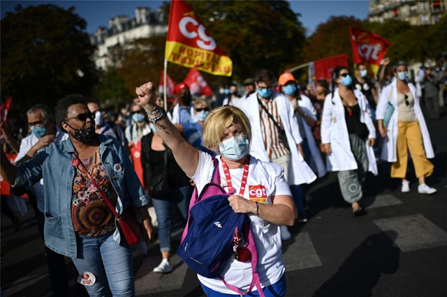 Κορονοιός: Χιλιάδες διαδηλωτές στο Παρίσι και τη Μασσαλία διαδήλωσαν κατά των απολύσεων(pics)