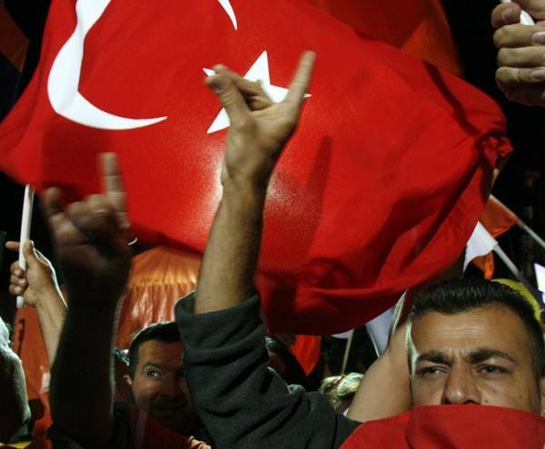 Αποκαλύψεις γερμανικών ΜΜΕ: Πώς Τούρκοι ακροδεξιοί προσπαθούν να κερδίσουν επιρροή στη Γερμανία