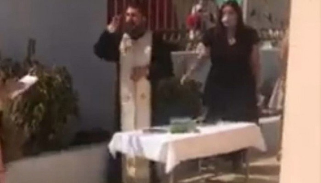 Κρήτη: Συνελήφθη ο ιερέας… αρνητής της μάσκας! «Είστε Συριζαίοι»! (video)