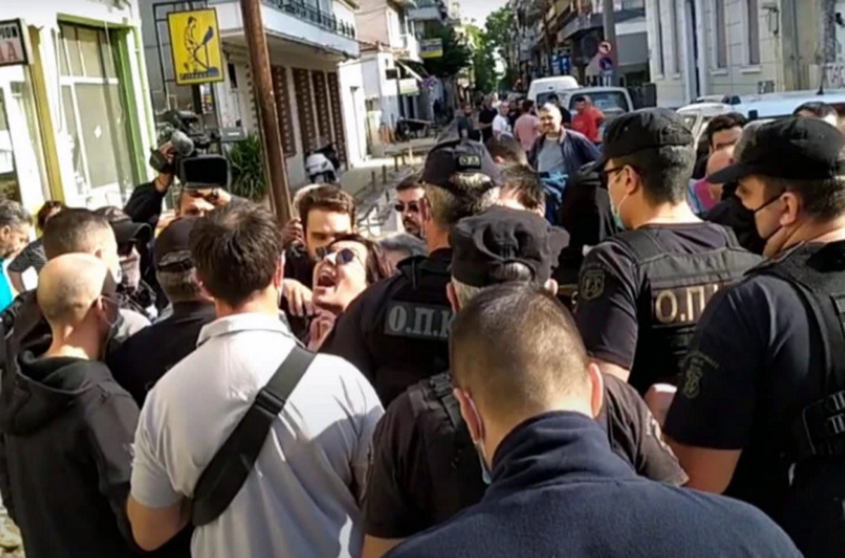 Καρδίτσα: Διαμαρτυρίες πολιτών και ένταση με αστυνομικούς στην άφιξη Μητσοτάκη! video