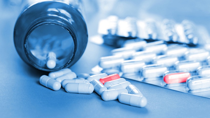Πεθαίνουν εκατομμύρια άνθρωποι γιατί οι φαρμακοβιομηχανίες δεν επενδύουν σε νέα έρευνα για αντιβιοτικά