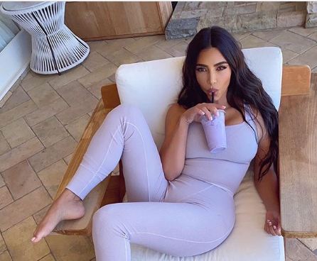 O κομμωτής της Kim Kardashian μας δείχνει πως να δημιουργήσουμε το πιο girlie χτένισμα!