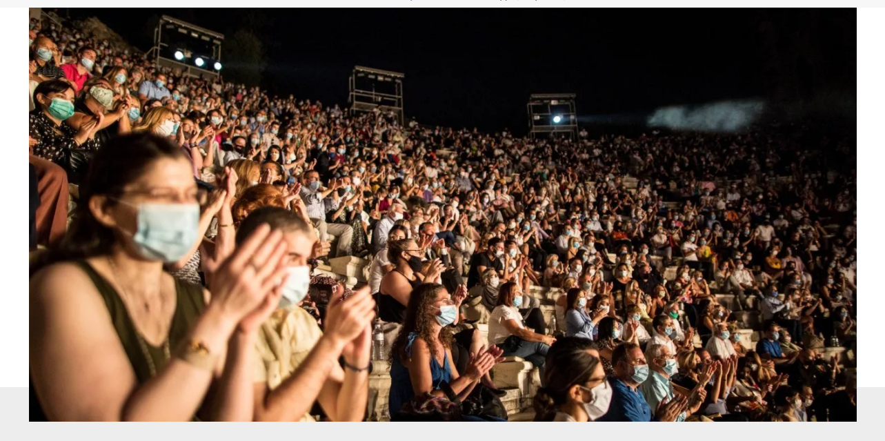 Δανία: Πήγε σε συναυλία με 1.600 άτομα και βρέθηκε θετικός στην μετάλλαξη Όμικρον