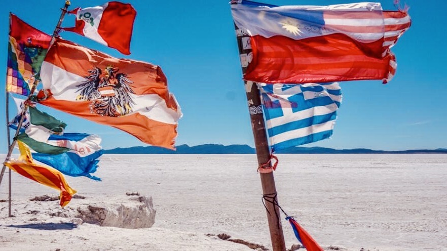 Βολιβία | Η άσπρη έρημος -Salar de Uyuni – και η Ελληνική σημαία