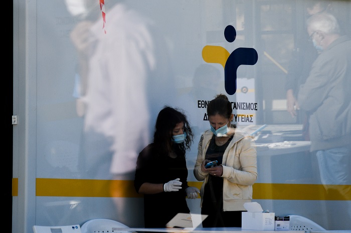 ΕΟΔΥ: 3 θάνατοι από γρίπη και 137 νεκροί από κορονοϊό την τελευταία εβδομάδα