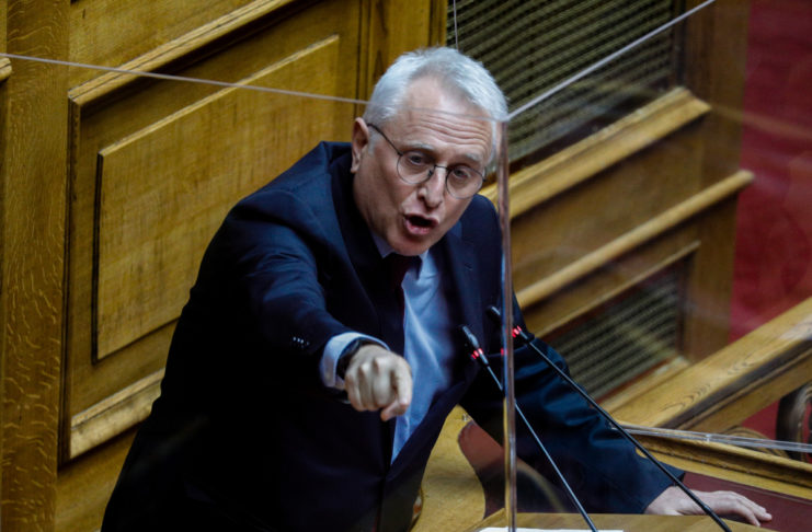 Σκληρή σύγκρουση στην βουλή για την τροπολογία του «ακαταδίωκτου» λοιμωξιολόγων