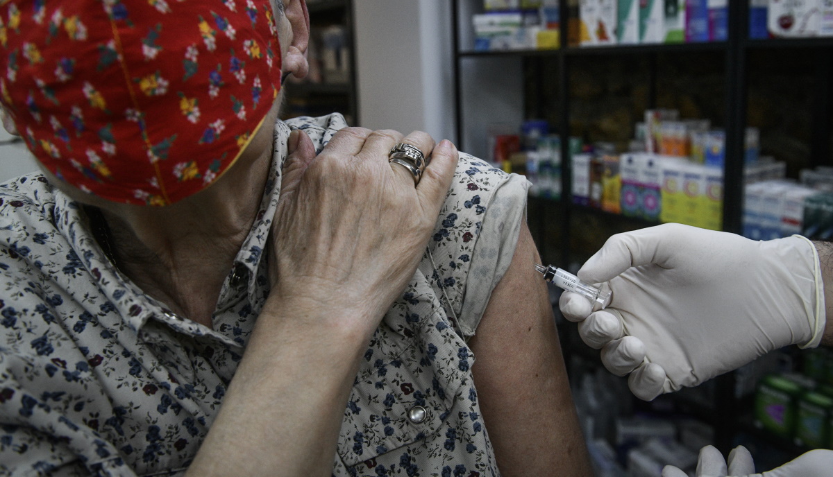 Κορονοϊός: Προσοχή! Τι να κάνετε για τις παρενέργειες από το εμβόλιο