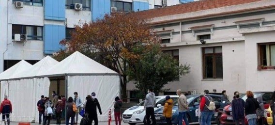 Θεσσαλονίκη :Τεράστιες ουρές ασθενών στο Ιπποκράτειο που εφημερεύει – Απόγνωση και οργή απο το υγειονομικό προσωπικό (video)
