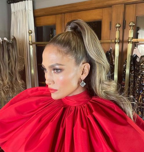 Πότε θα κυκλοφορήσει η σειρά καλλυντικών της Jennifer Lopez;