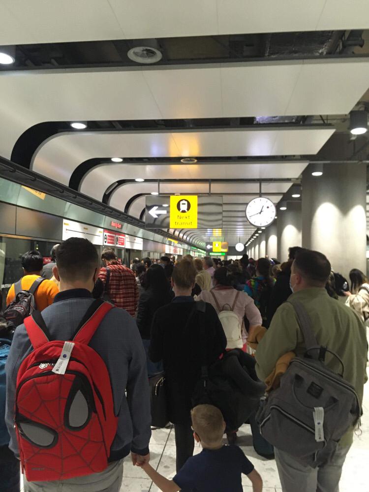 Μετάλλαξη κορονοϊού στη Βρετανία: Χαμός στο αεροδρόμιο του Χίθροου