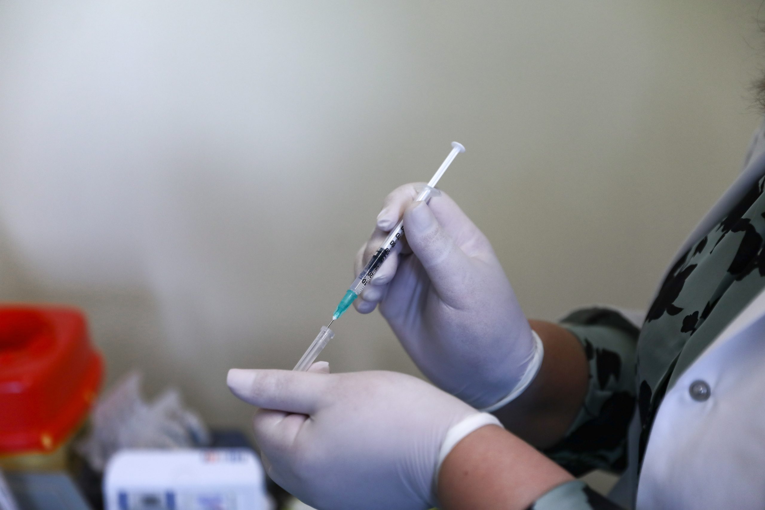 ΠΦΣ – Κορονοϊός: Δεν γίνεται αλλαγή του εμβολίου στα φαρμακεία