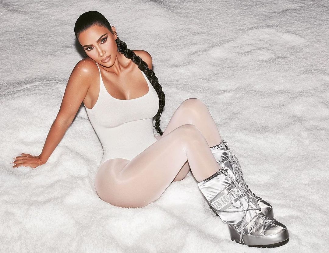 H Kim Kardashian φόρεσε τα πιο περίεργα παπούτσια που έχουμε δει τη φετινή Άνοιξη!