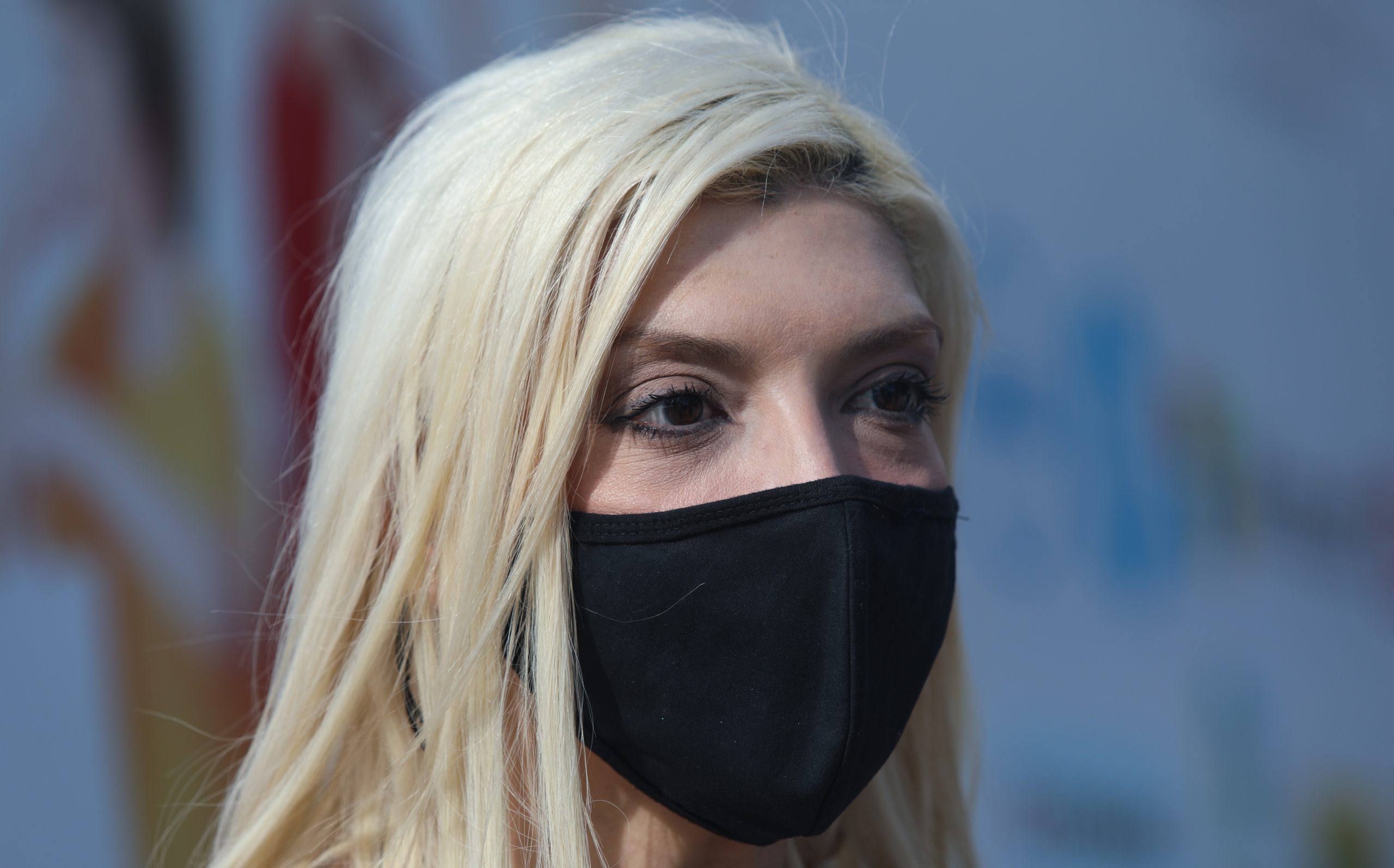 Επιστρέφει η υποχρεωτική χρήση μάσκας… παντού στο Λος Άντζελες