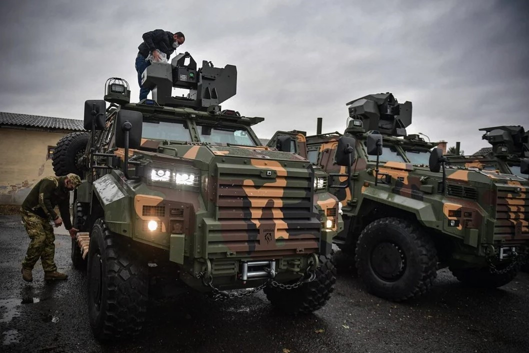 Εμπάργκο είπατε; Η Τουρκία κάνει…χρυσές δουλειές με στρατιωτικά οχήματα στην Ουγγαρία