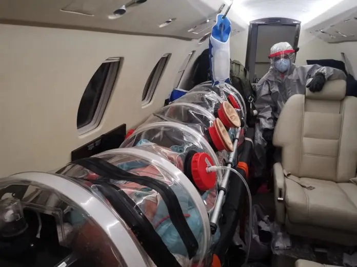 Κορονοϊός: Συγκλονιστική μαρτυρία στρατιωτικού γιατρού για τη μεταφορά ασθενούς σε κάψουλα (pics)
