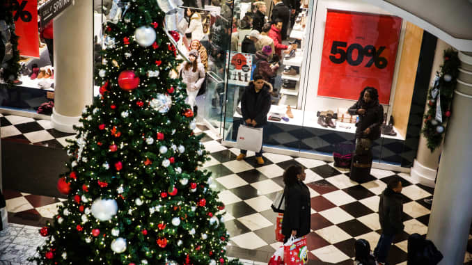Παραμονή Πρωτοχρονιάς: Τι ώρα κατεβάζουν ρολά σούπερ μάρκετ, καταστήματα και τράπεζες