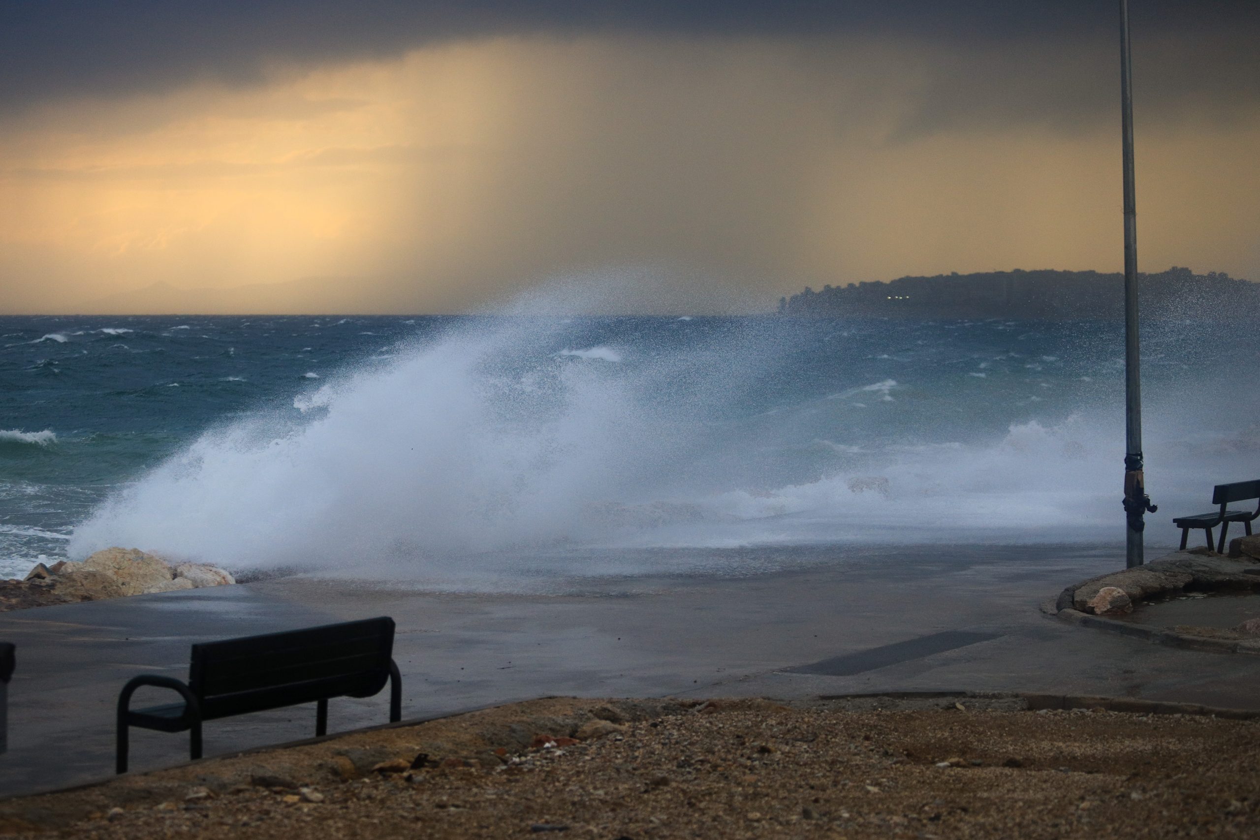 Καιρός – Μεσογειακός Κυκλώνας «Νέαρχος»: Πόσο θα… ακουμπήσει την Ελλάδα;