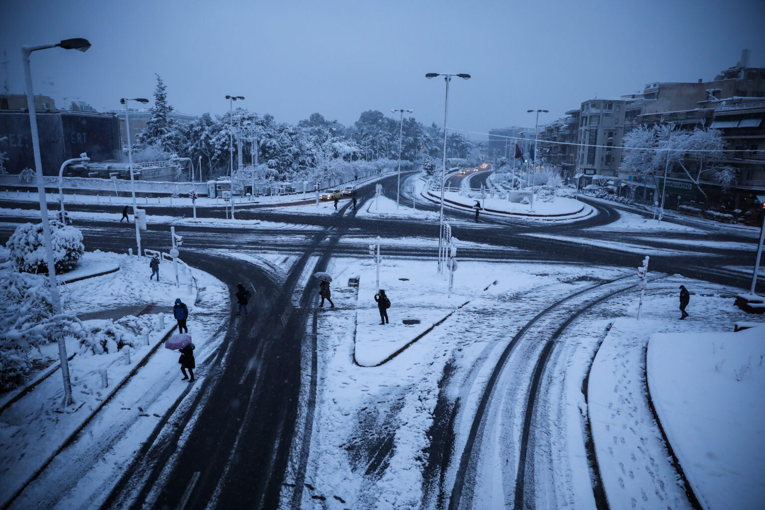 Κακοκαιρία Μπιάνκα: Έρχονται χιόνια στην Αττική! Ποιοι δρόμοι έκλεισαν, πού χρειάζονται αλυσίδες