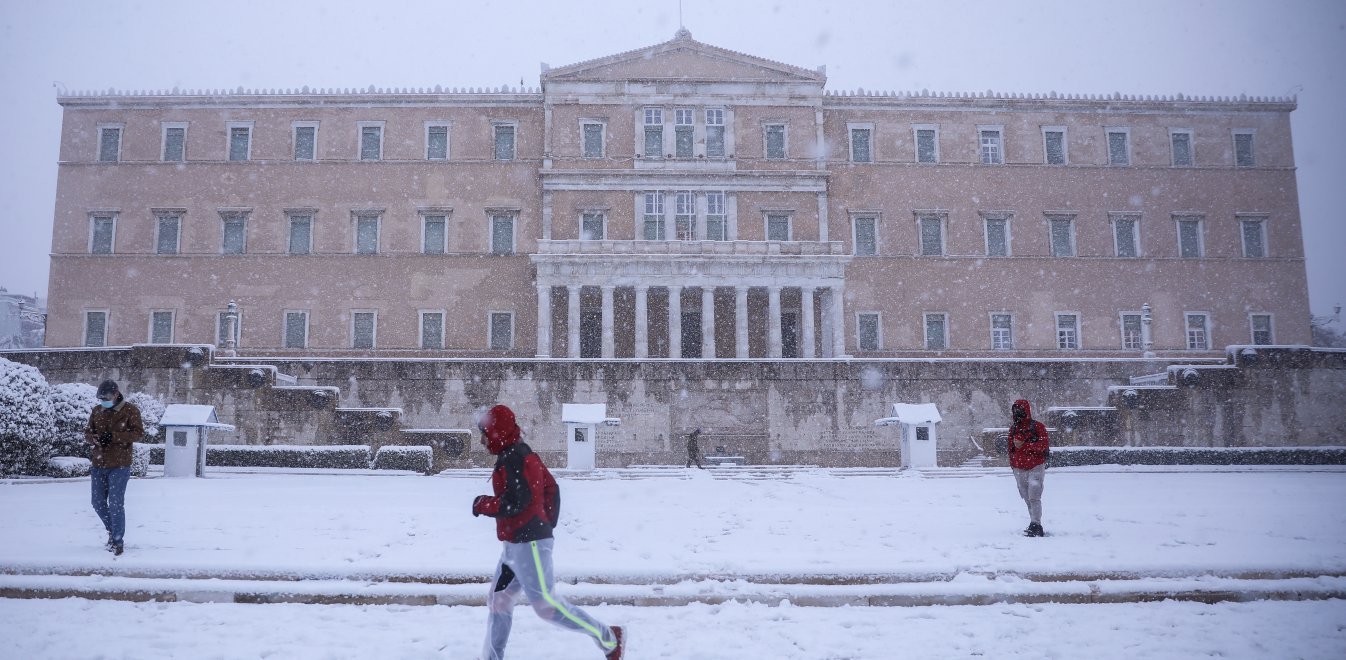 Αίσχος από βουλευτή της ΝΔ: «Όσοι αποκλείστηκαν στην Αθήνα από τα χιόνια είναι φλούφληδες»