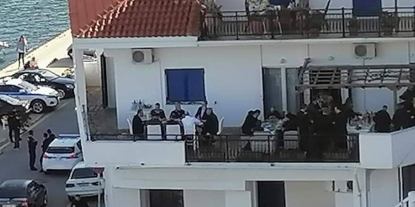 “Πόλεμος” κυβέρνησης-ΣΥΡΙΖΑ για το γεύμα Μητσοτάκη στην Ικαρία