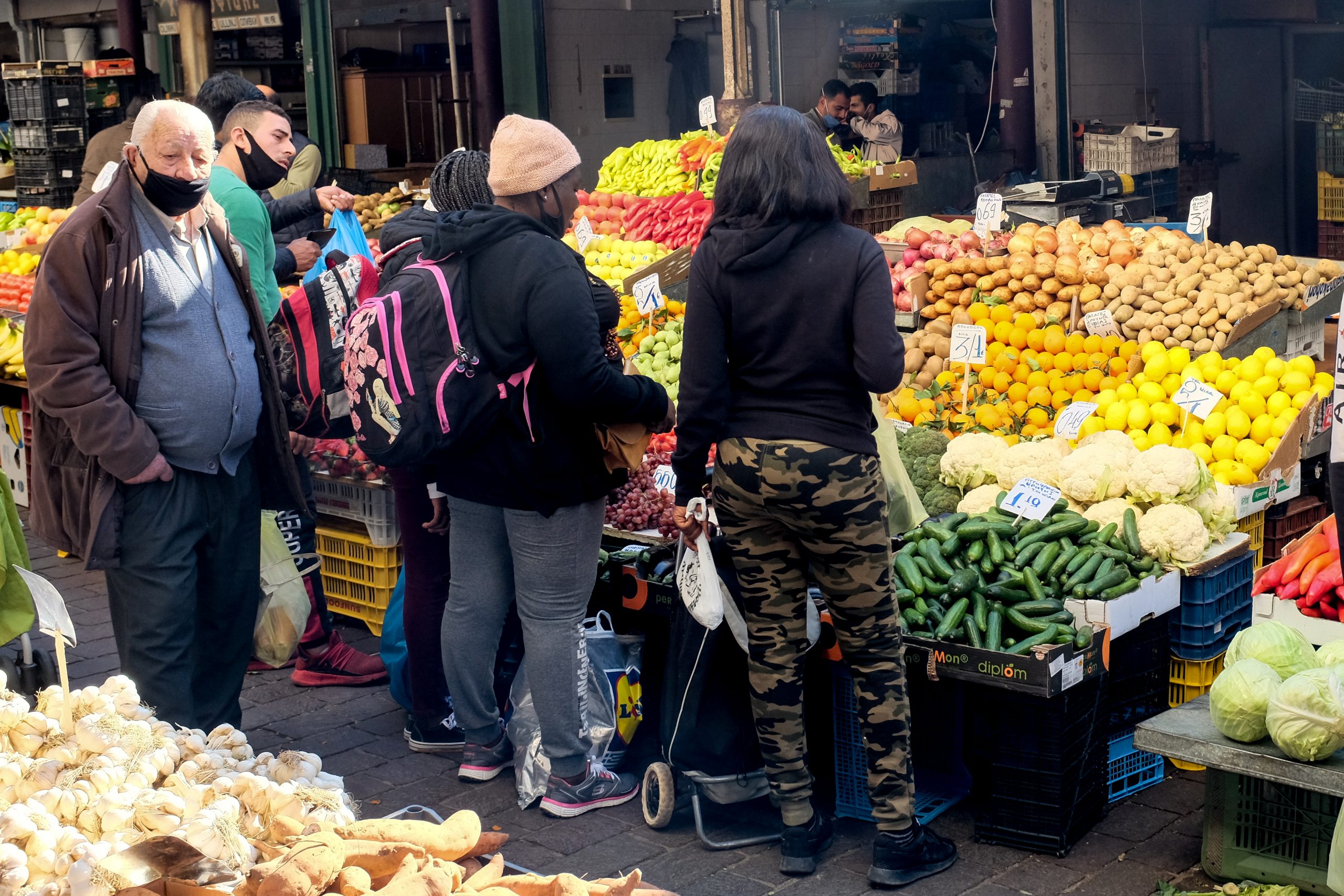 Νέα μέτρα: Ανοικτές οι λαϊκές αγορές σε Αθήνα-Θεσσαλονίκη το επόμενο Σάββατο