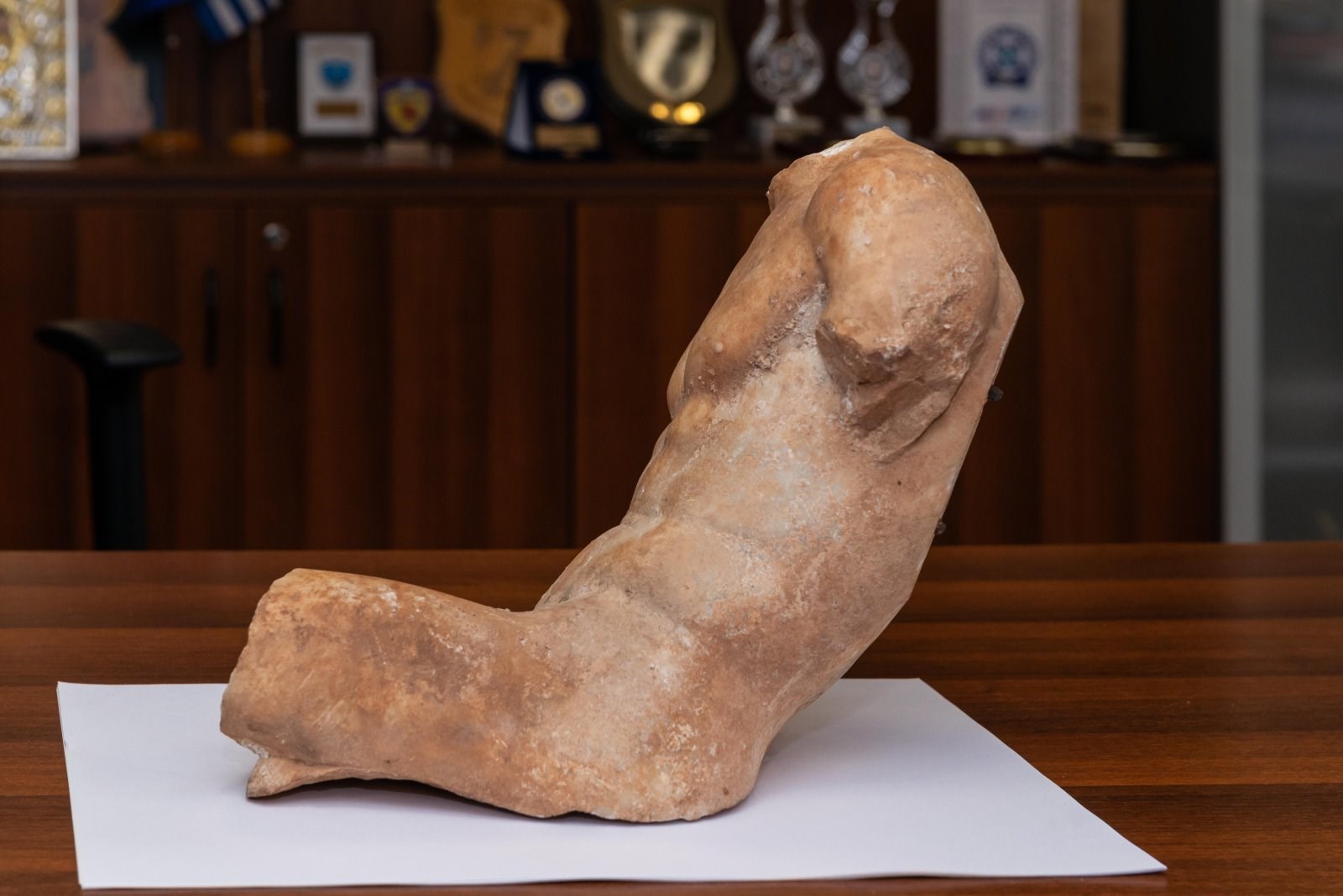 Συνελήφθη αρχαιοκάπηλος: Πουλούσε άγαλμα της Ακρόπολης 100.000 ευρώ