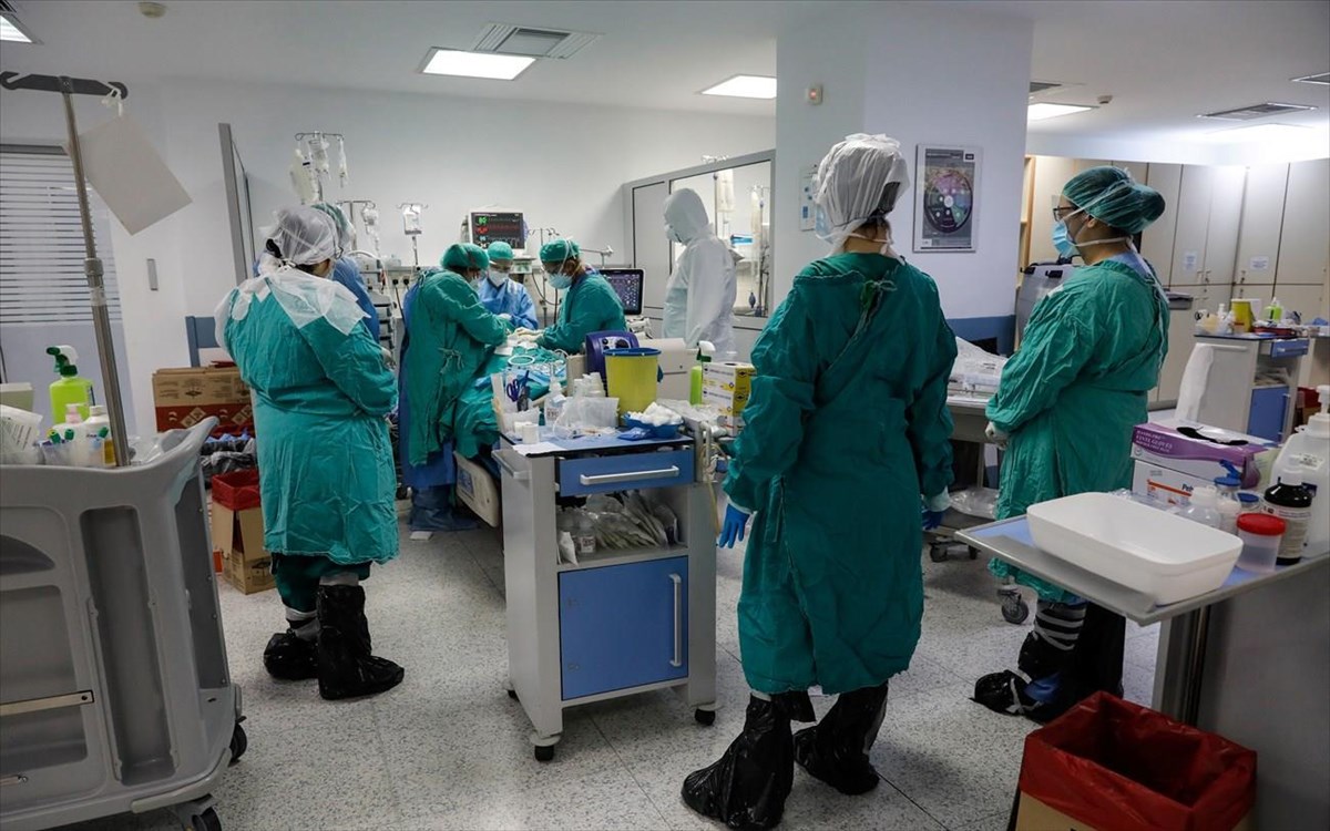 Πλήγμα για ασθενείς: Μειώνουν τα χειρουργεία στο νοσοκομεία λόγω αναστολής εργασίας ανεμβολίαστων