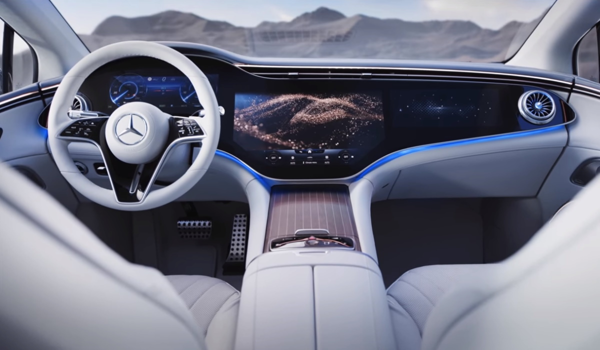 «Διαστημόπλοιο» στον αυτοκινητόδρομο η αμιγώς ηλεκτρική Mercedes-Benz EQS! video