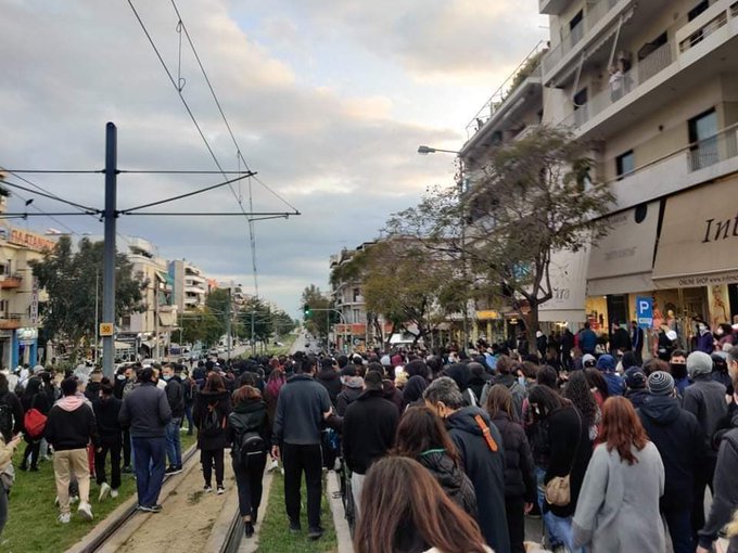 ΣΥΡΙΖΑ-ΠΣ και ΚΙΝΑΛ επιτίθενται με ιδιαίτερη οξύτητα στην κυβέρνηση για τα επεισόδια στη Νέα Σμύρνη