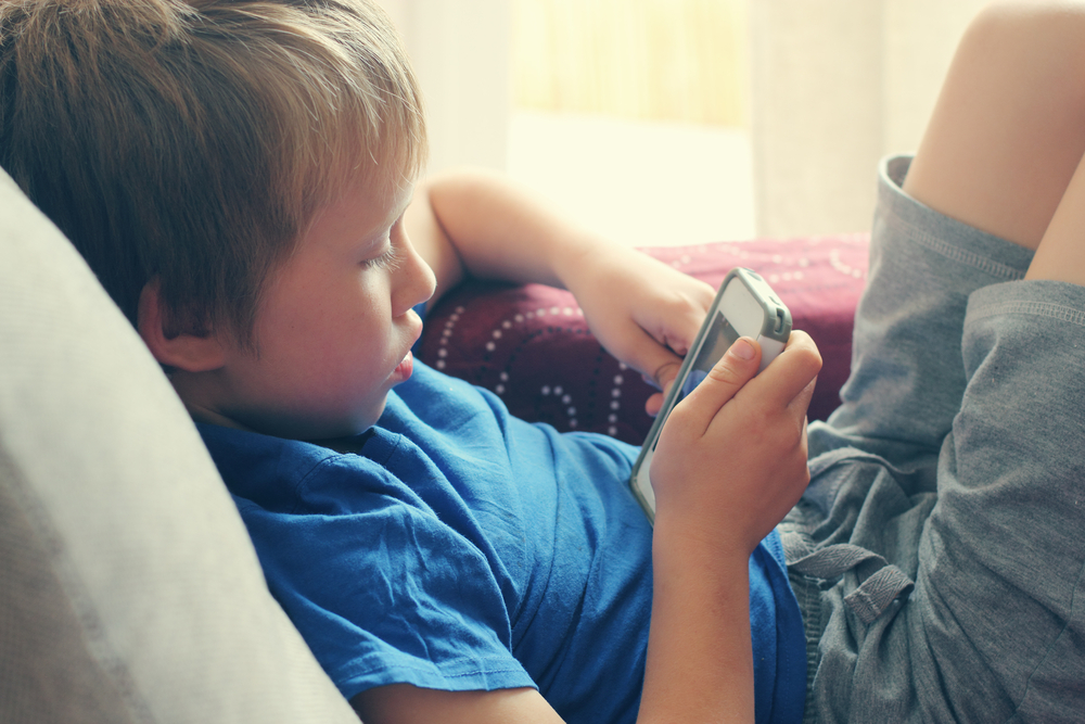 Κινητό τηλέφωνο: Τι να κάνεις ως γονιός για να μειώσεις τον χρόνο του παιδιού στο κινητό