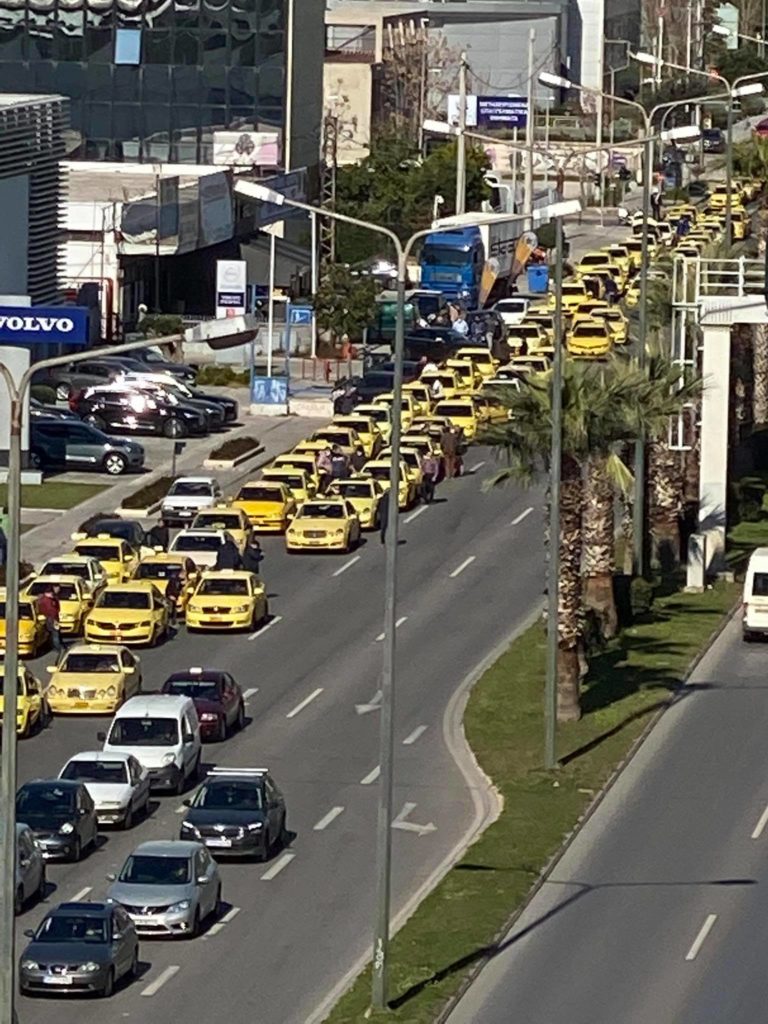 Πορεία από 1000 Ταξί : Με υποσχέσεις και «θα» παρατείνεται η αγωνία
