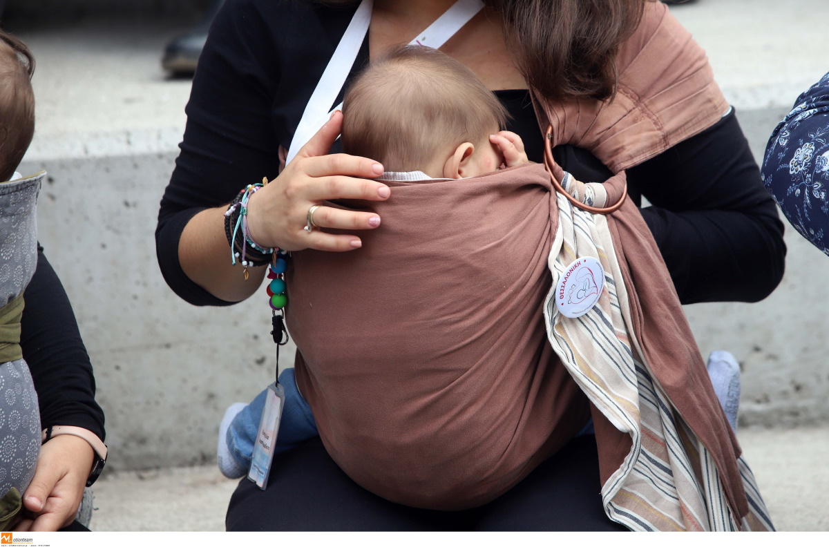 Κορονοϊός και θηλασμός: Προστατεύει τα βρέφη το μητρικό γάλα από μητέρες που νόσησαν!